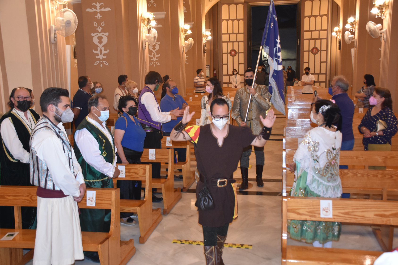 Ayuntamiento de Archena - Sólo ofrendas de flores, por la pandemia, de Moros y Cristianos a los Patronos durante la jornada de ayer
