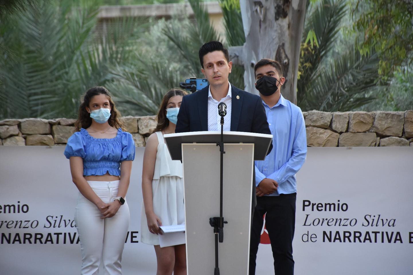 Ayuntamiento de Archena - ‘Cuatro rosas y un papel’ de la joven coruñesa Lara Suárez se ha alzado con el primer premio de la IV Edición de los Premios Narrativa Breve 'Lorenzo Silva' convocados por el colegio OPE