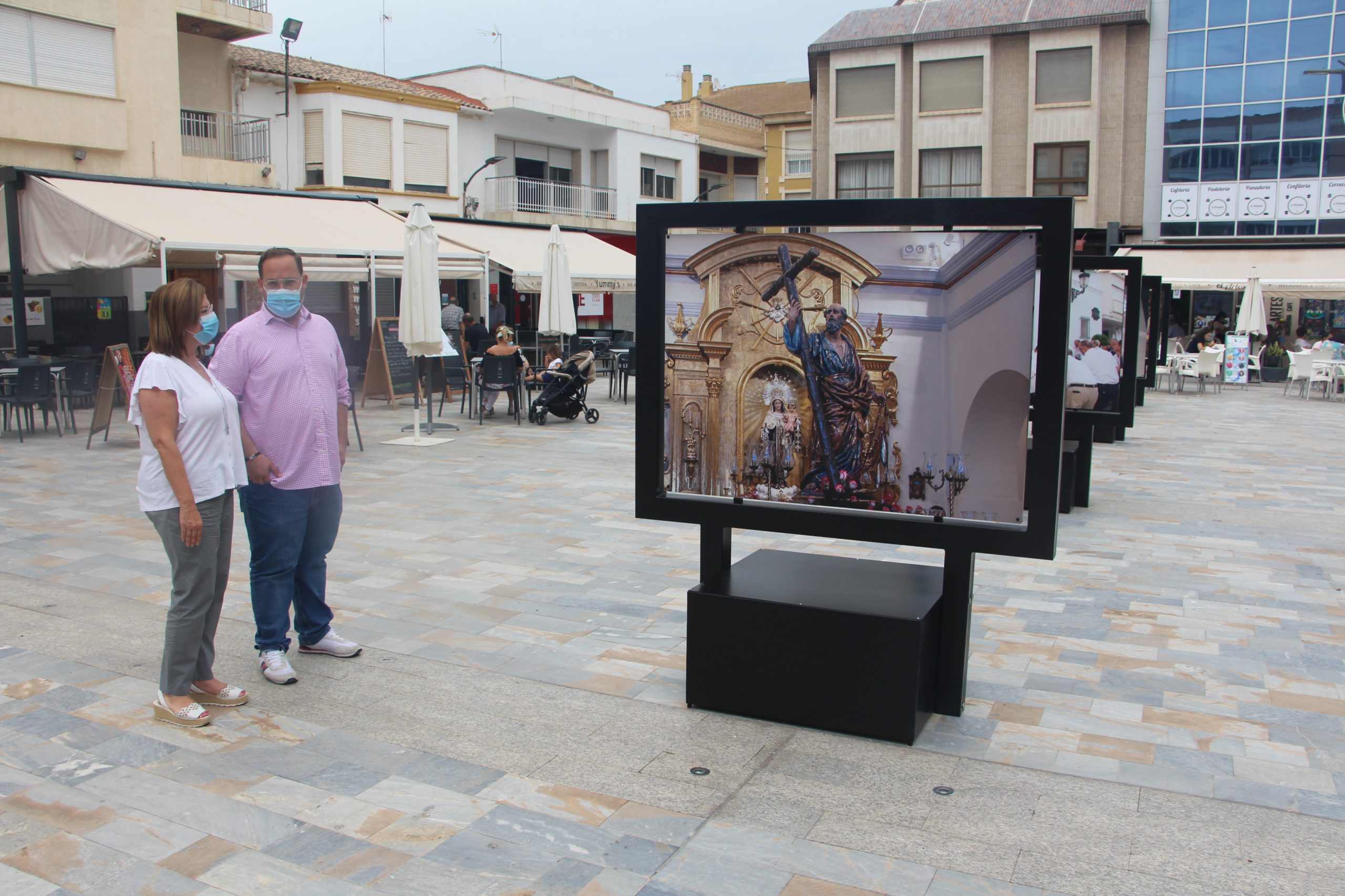 Una exposición fotográfica recorre los actos más tradicionales de las fiestas patronales en el centro urbano
