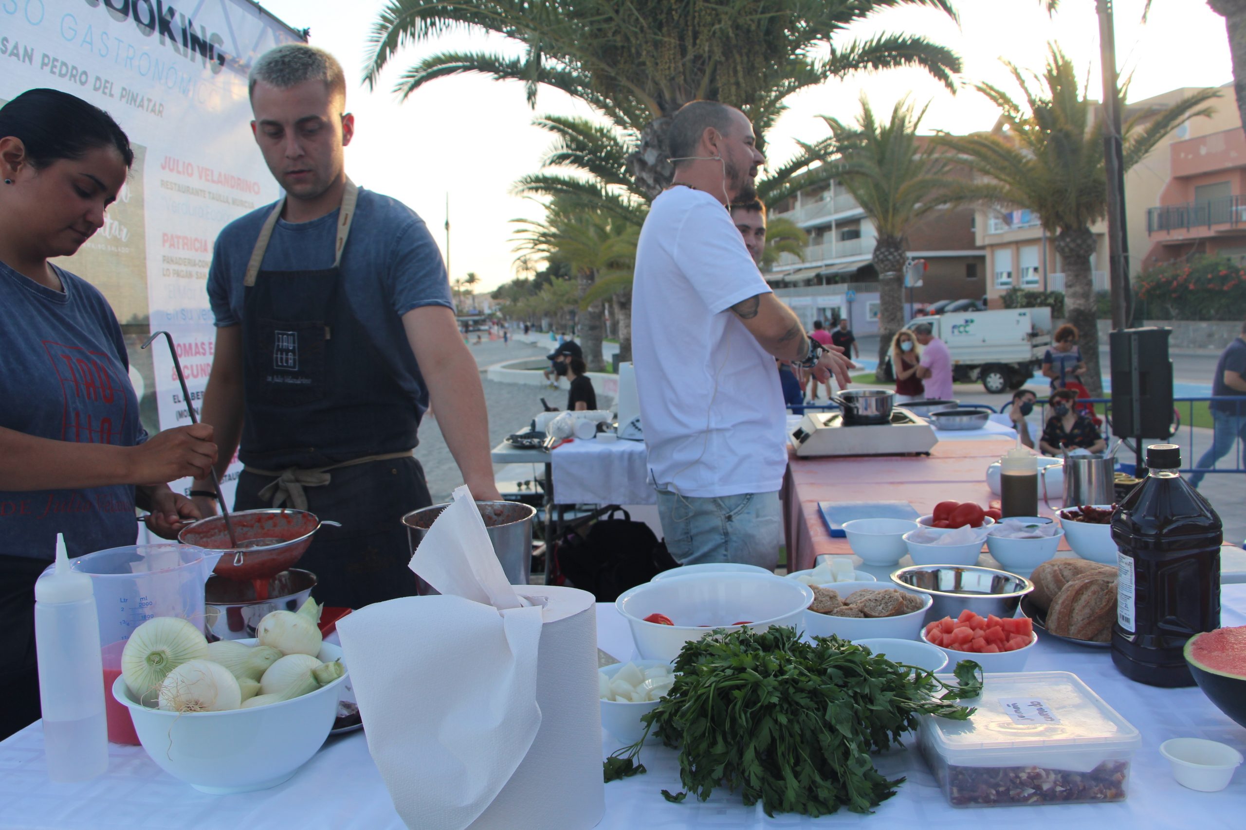Julio Velandrino acerca la fruta y verdura de temporada en el primer showcooking de “Paraíso Gastronómico”