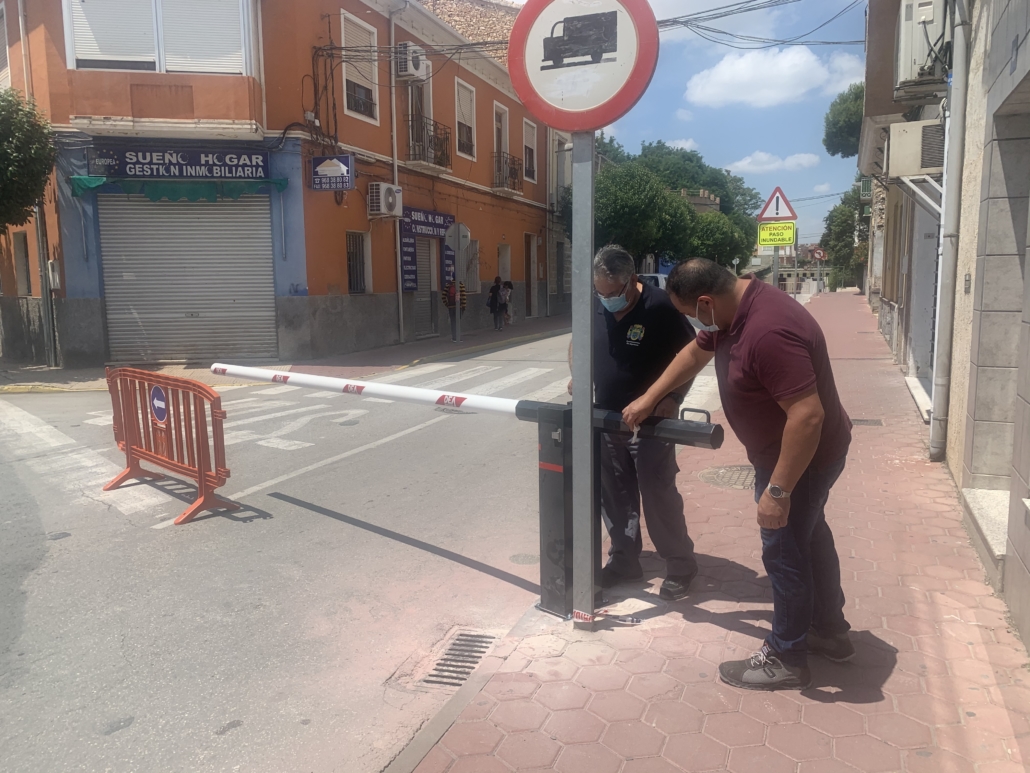 La Concejalía de Obras y Servicios instala nuevas barreras de protección en el paso subterráneo