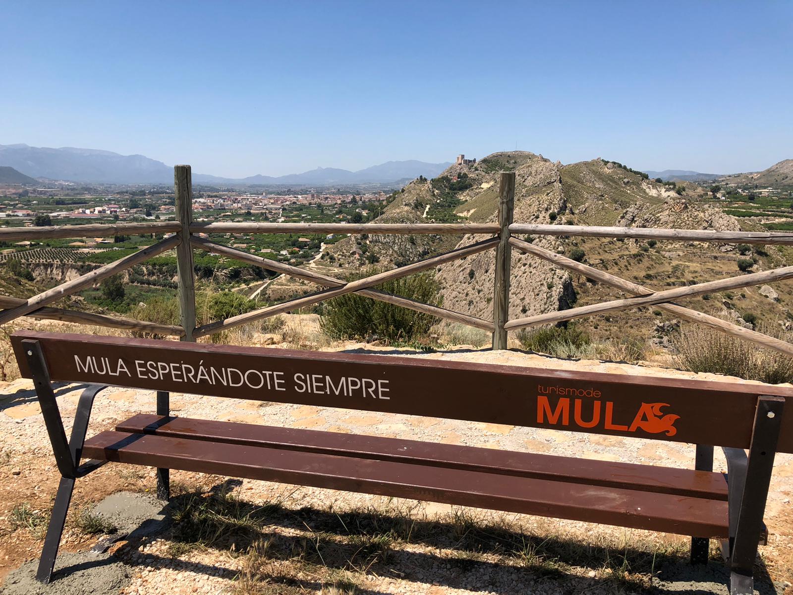 TURISMO | Puesta en valor de los miradores de Mula y sus pedanías con la instalación de nuevos bancos para el descanso y disfrute de estos espacios