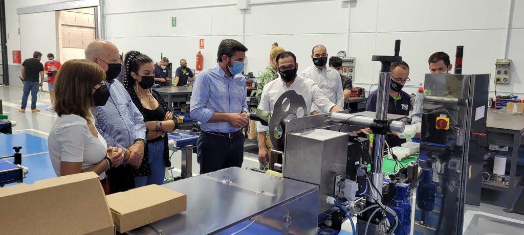 El Consejero de Agua, Agricultura y Medio Ambiente visita la empresa local A2C