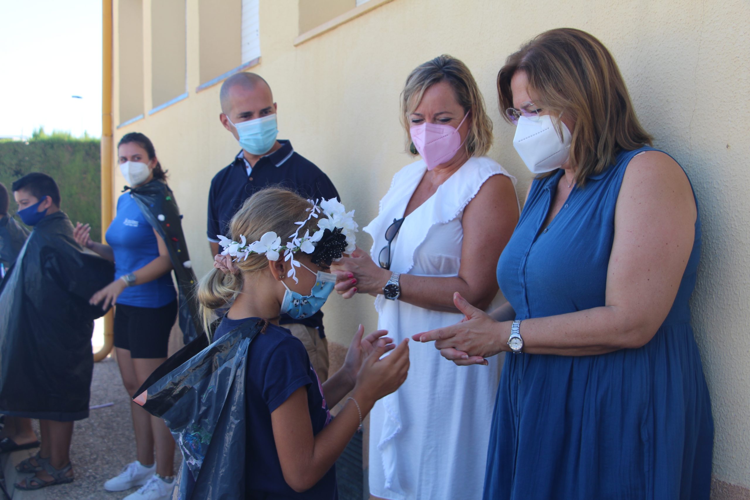 La alcaldesa visita la Escuelas de verano municipal que se ha desarrollado en Los Antolinos y Los Pinos