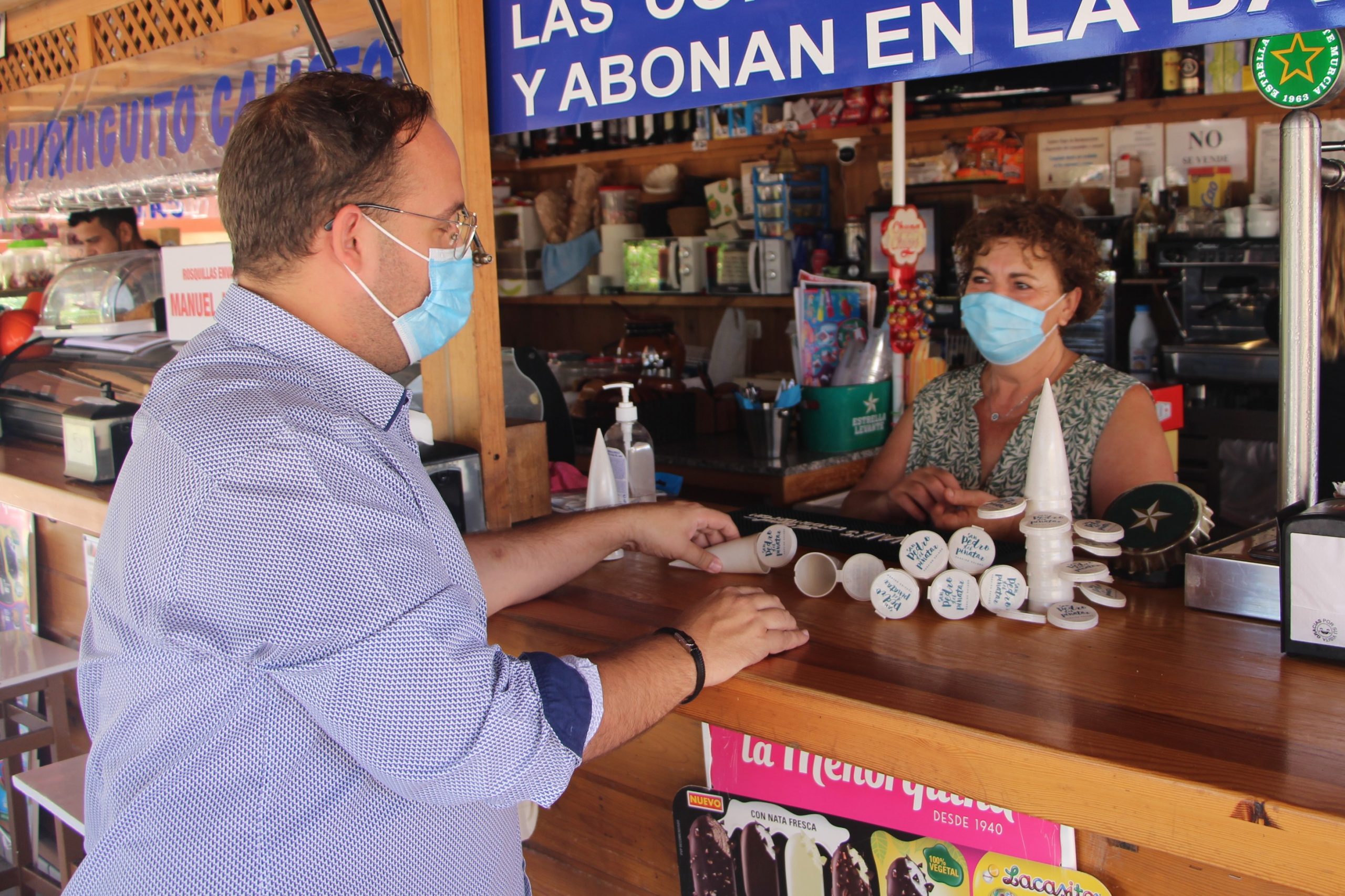 Los chiringuitos repartirán 1.500 ceniceros biodegradables para los usuarios de las playas