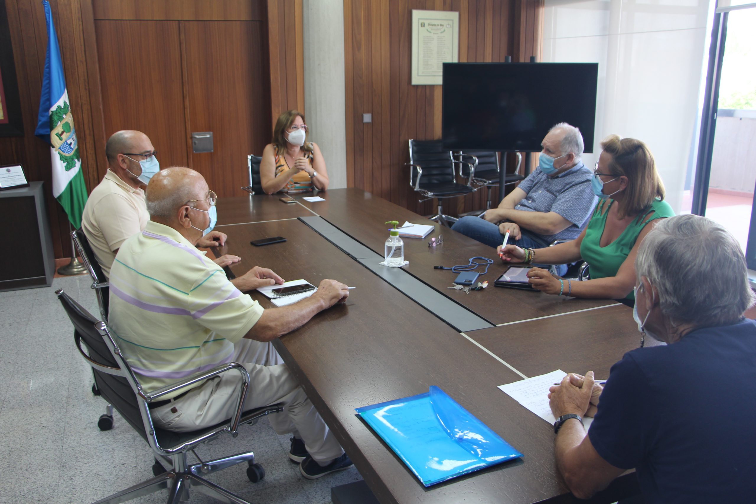 El Ayuntamiento y la Asociación de Vecinos de El Mojón abordan los proyectos en marcha para evitar futuras inundaciones