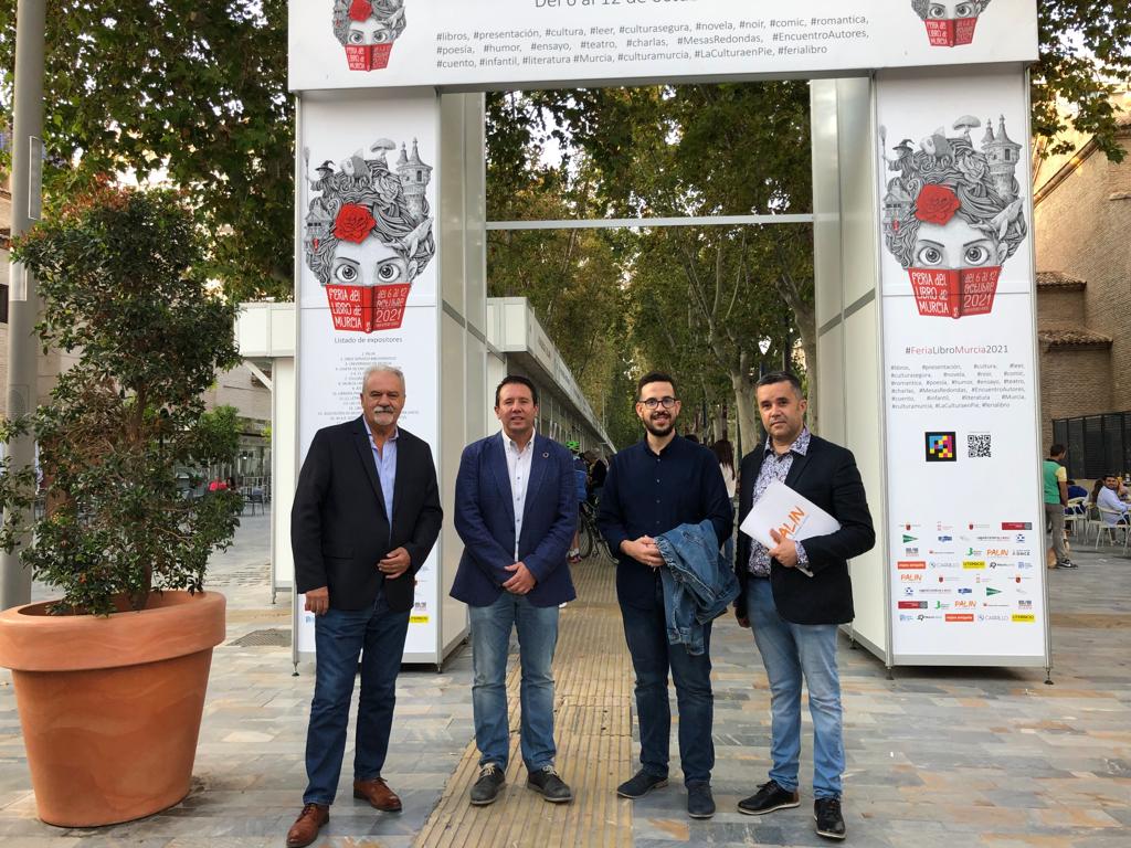 CULTURA | El alcalde de Mula y el concejal de Cultura visitan la Feria del Libro de Murcia
