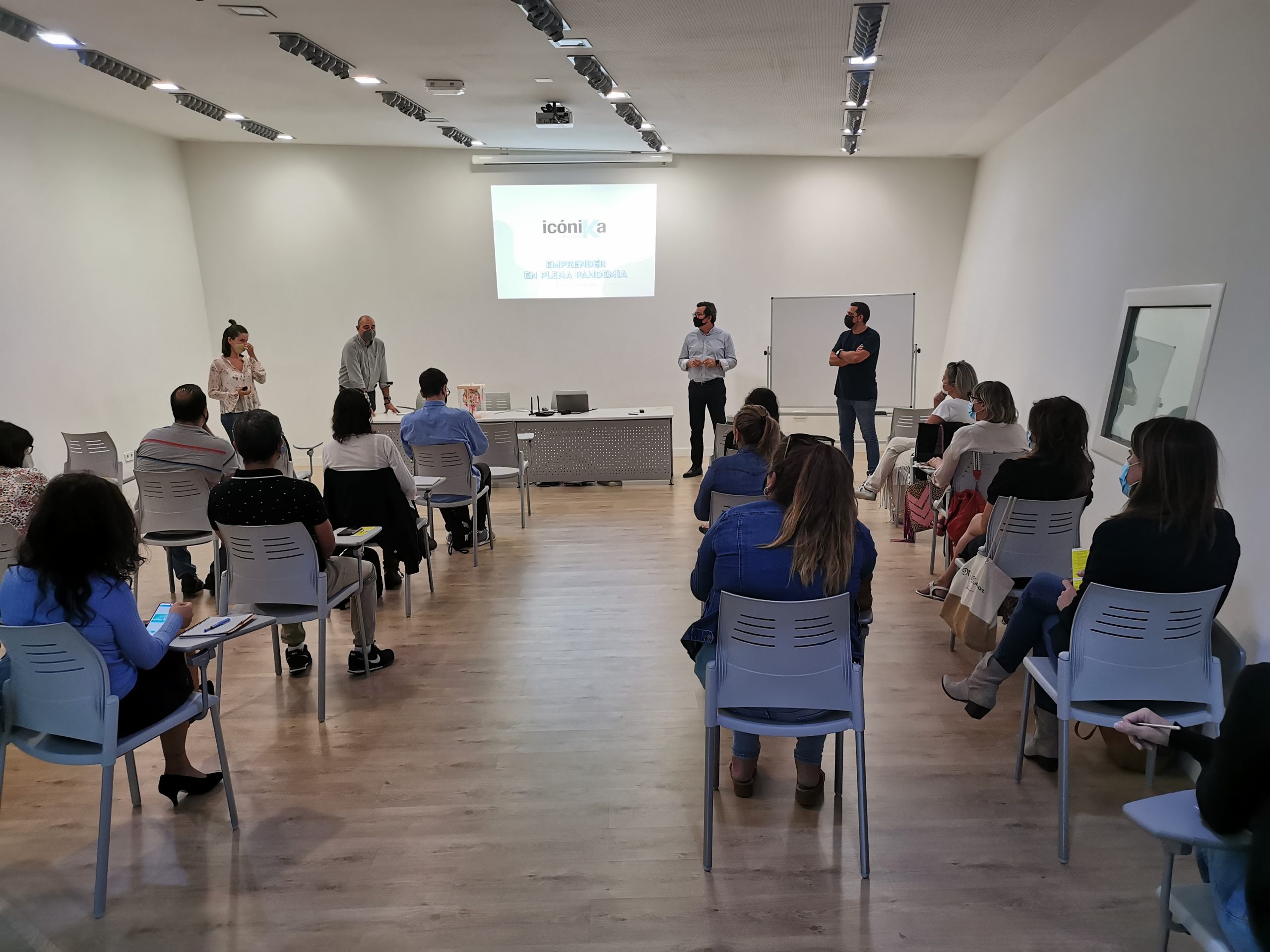 El INFO y la Agencia de Desarrollo Local forma en marketing digital a una veintena de emprendedores