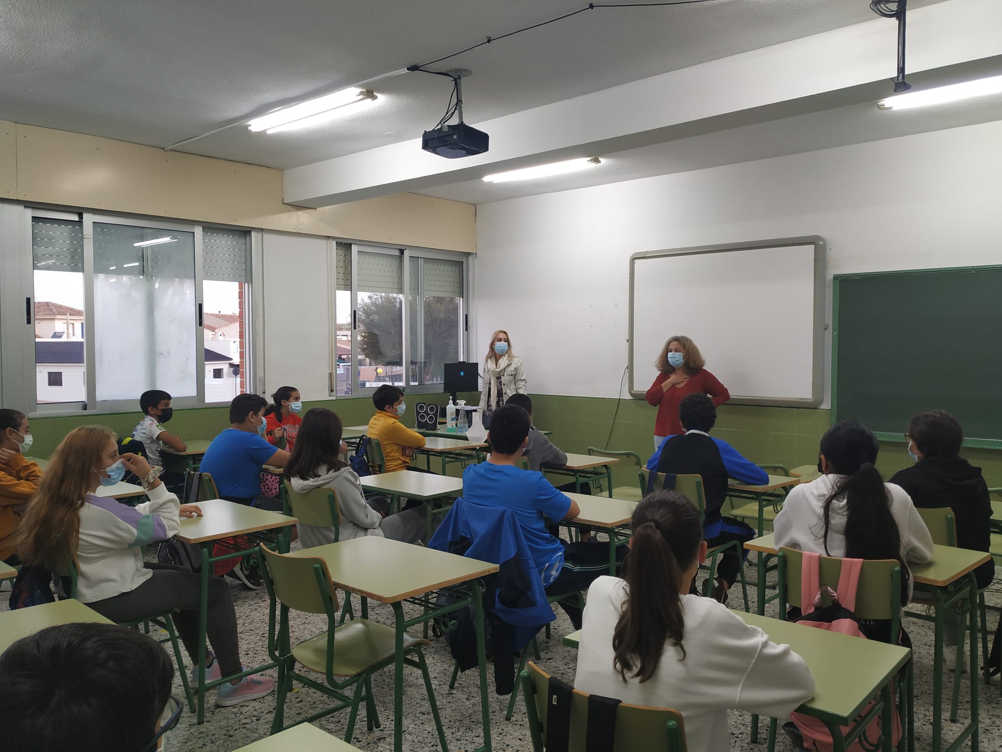 Igualdad y AFAMMER imparten talleres para prevenir el acoso escolar en los IES Manuel Tárraga Escribano y Dos Mares
