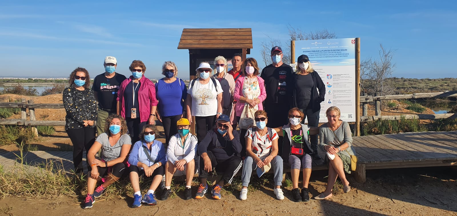 Los mayores de los hogares retoman las excursiones con una visita al Parque Regional de Las Salinas