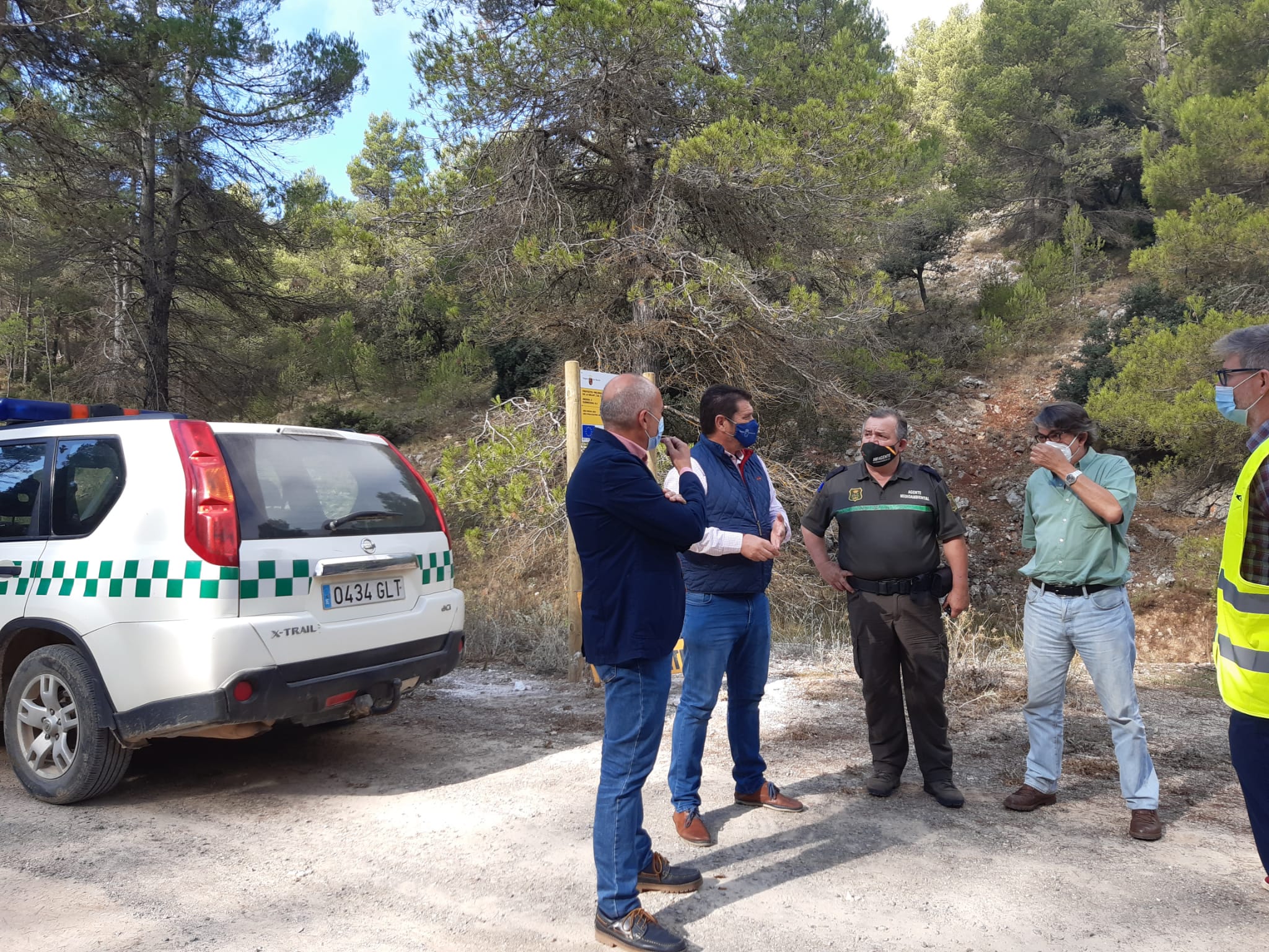 SERVICIOS | El Ayuntamiento y Medio Natural visitan las obras de mejora del camino a la garita forestal de La Selva