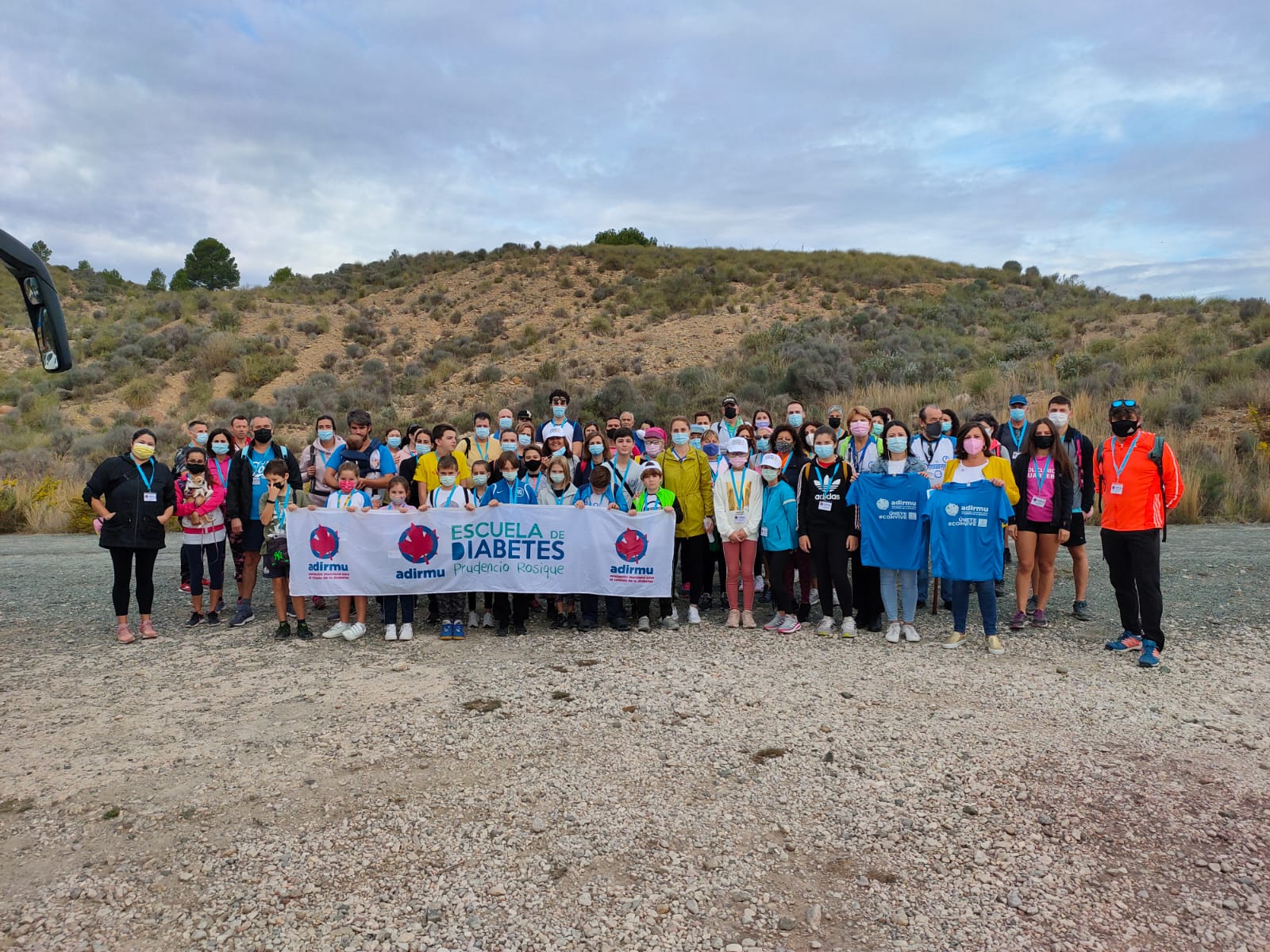 TURISMO - SANIDAD | Una delegación de Adirmu realiza una ruta senderista por las inmediaciones del embalse de La Cierva