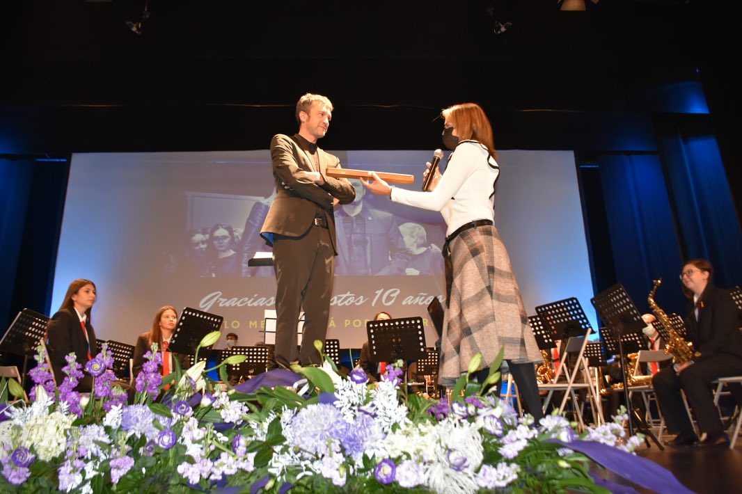 Ayuntamiento de Archena - Homenaje al Director de la Agrupación Musical Santa Cecilia de Archena por sus 10 años al frente de la banda