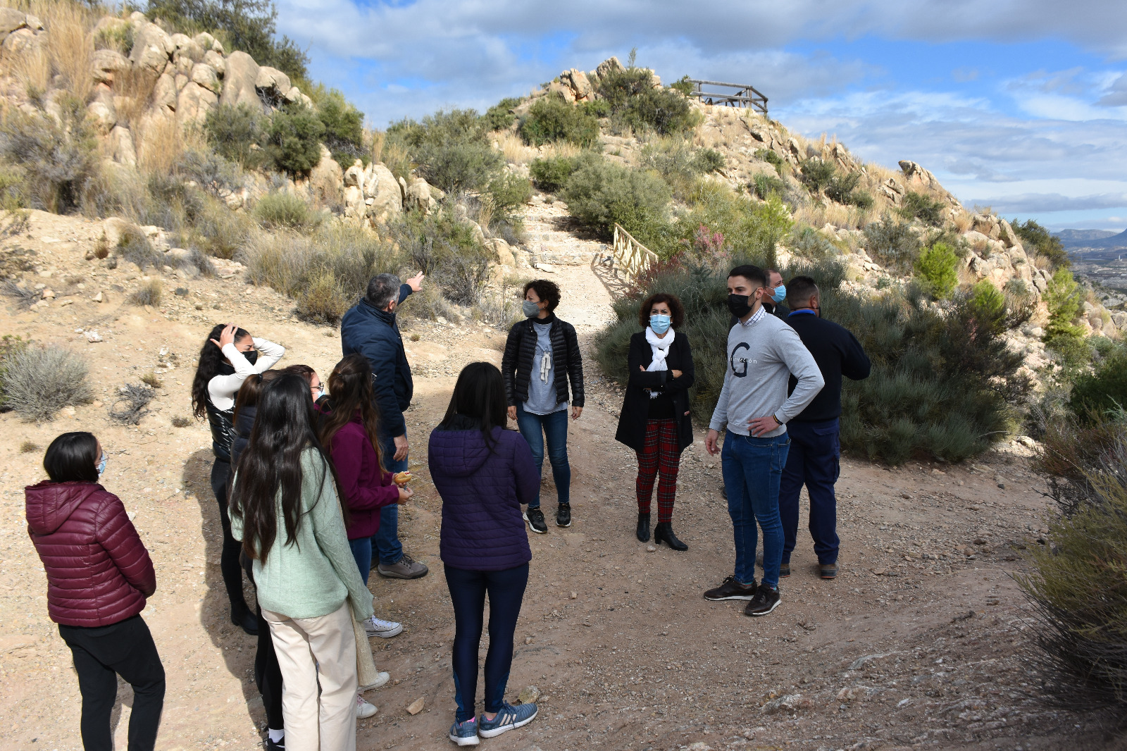 Ayuntamiento de Archena - Un grupo de alumnos del IES Dr. Pedro Guillén de Archena reforestarán el Monte Ope, un icono típico de la población