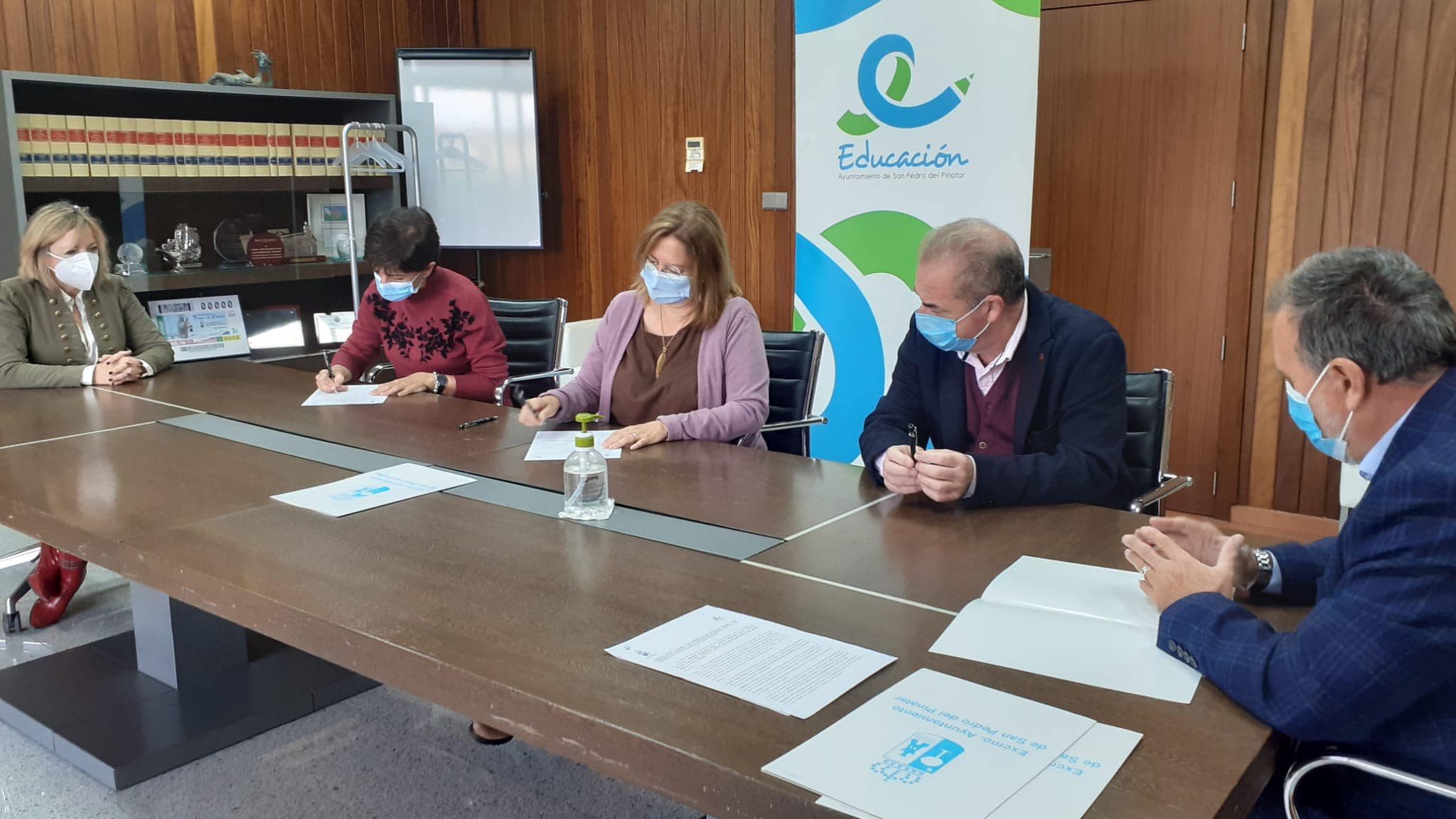 Ayuntamiento y papelerías gestionan 200 ayudas en educación infantil para material