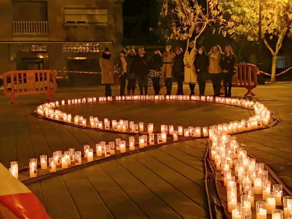 El municipio conmemora el 25N con una luz de esperanza