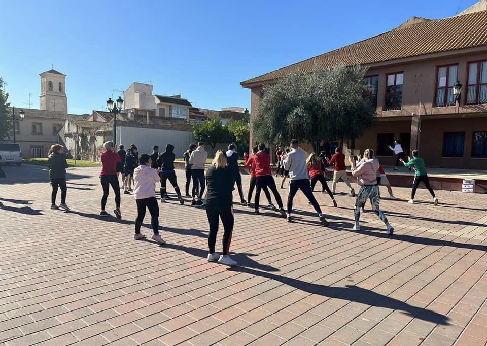 La Plaza Adolfo Suárez acoge la primera sesión al aire libre de las “Jornadas de Salud y Deporte”