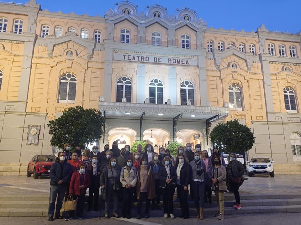 Los vecinos disfrutan de la salida cultural “casas con encanto y encantadas”
