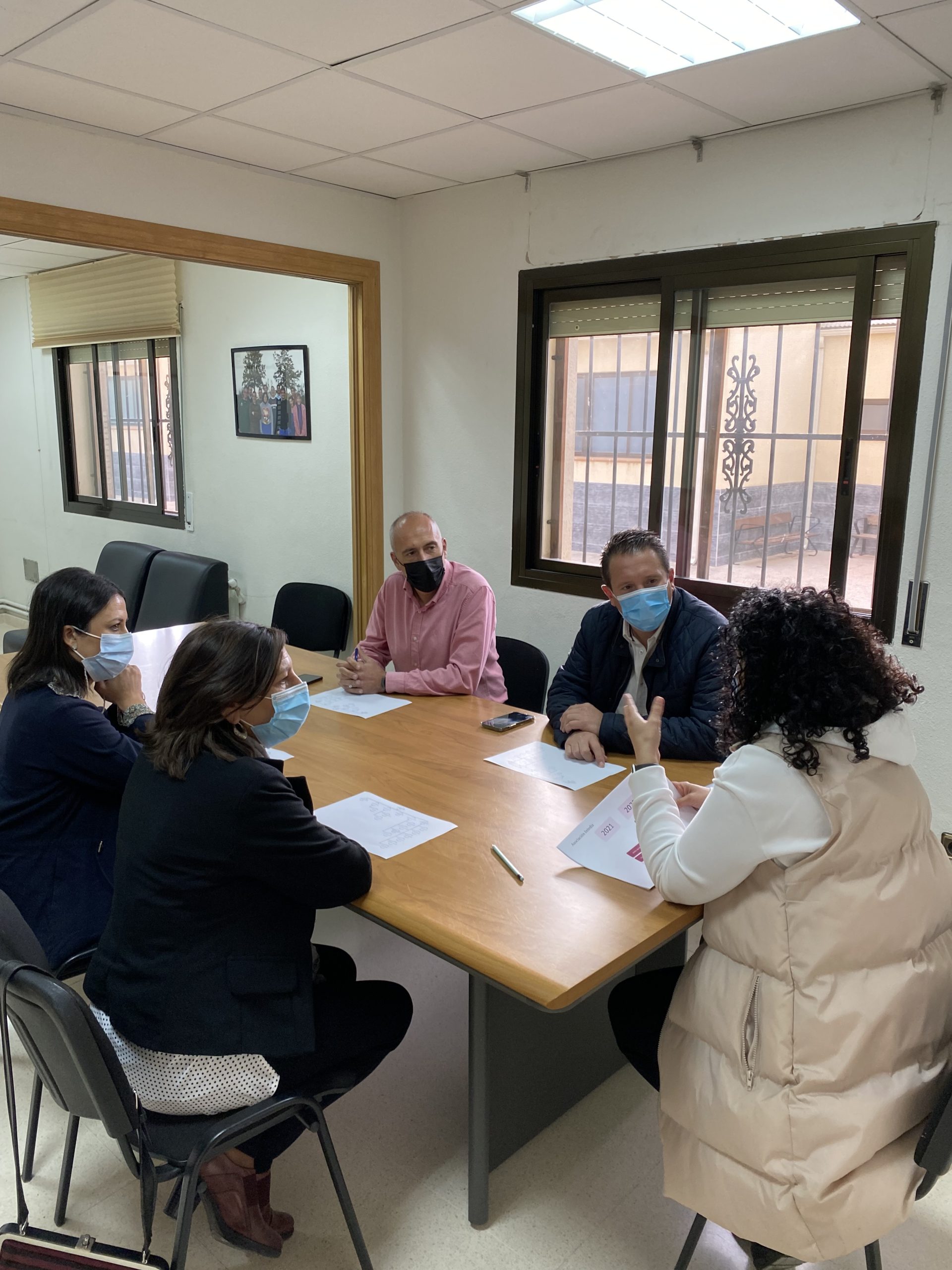 POLÍTICA SOCIAL | Intedis traslada al Ayuntamiento de Mula su proyecto de puesta en marcha de una nueva vivienda comunitaria