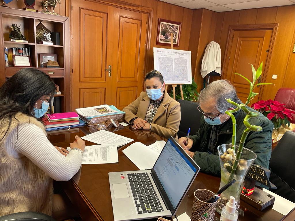 El Ayuntamiento de Alguazas y el Club de la Tercera Edad firman un convenio de colaboración