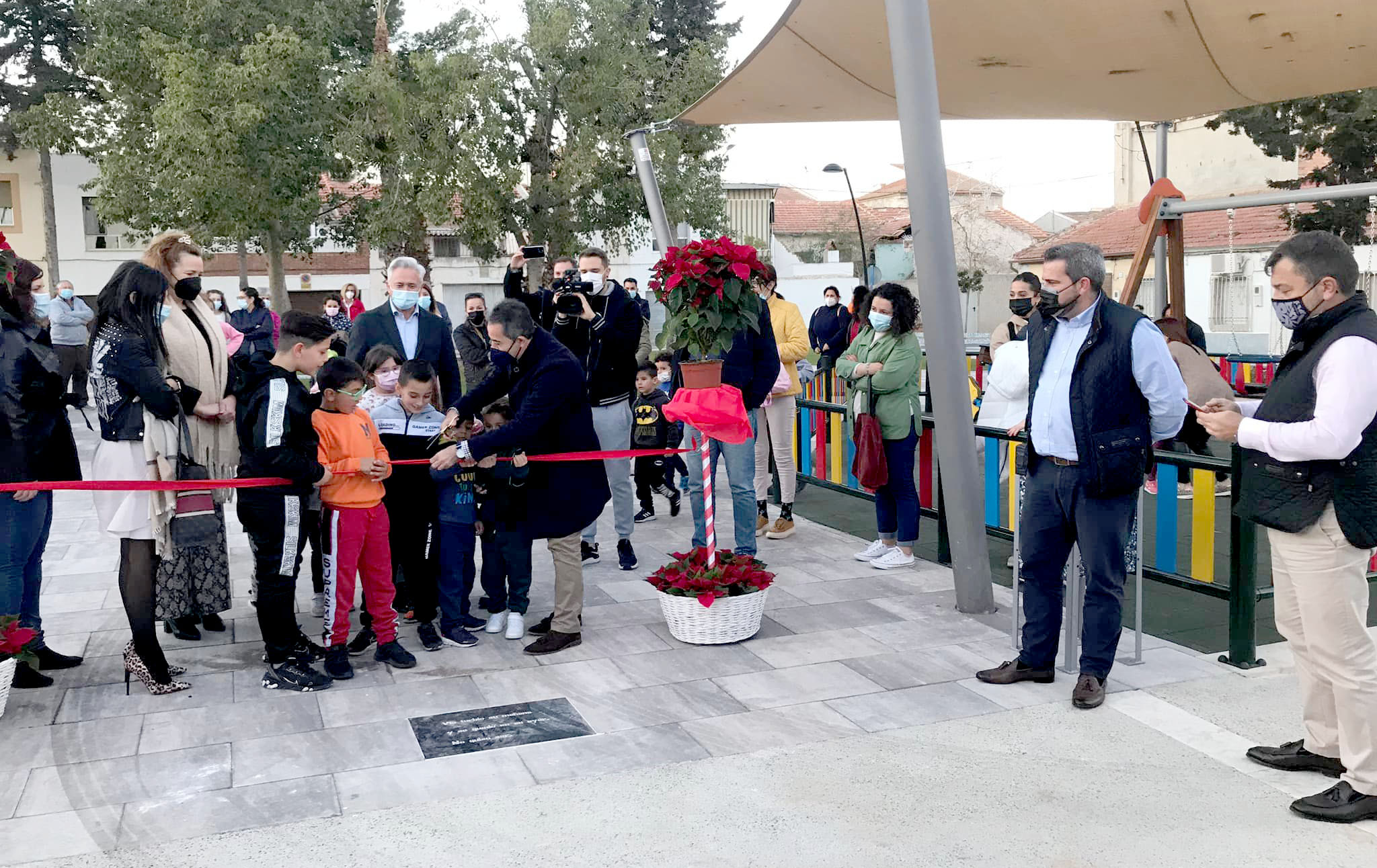 El Ayuntamiento inaugura la remodelación integral de la Plaza Miguel Hernández y su entorno