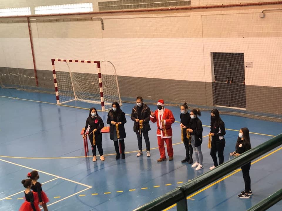 El club Rítmica Alguazas realiza una exhibición navideña en la localidad