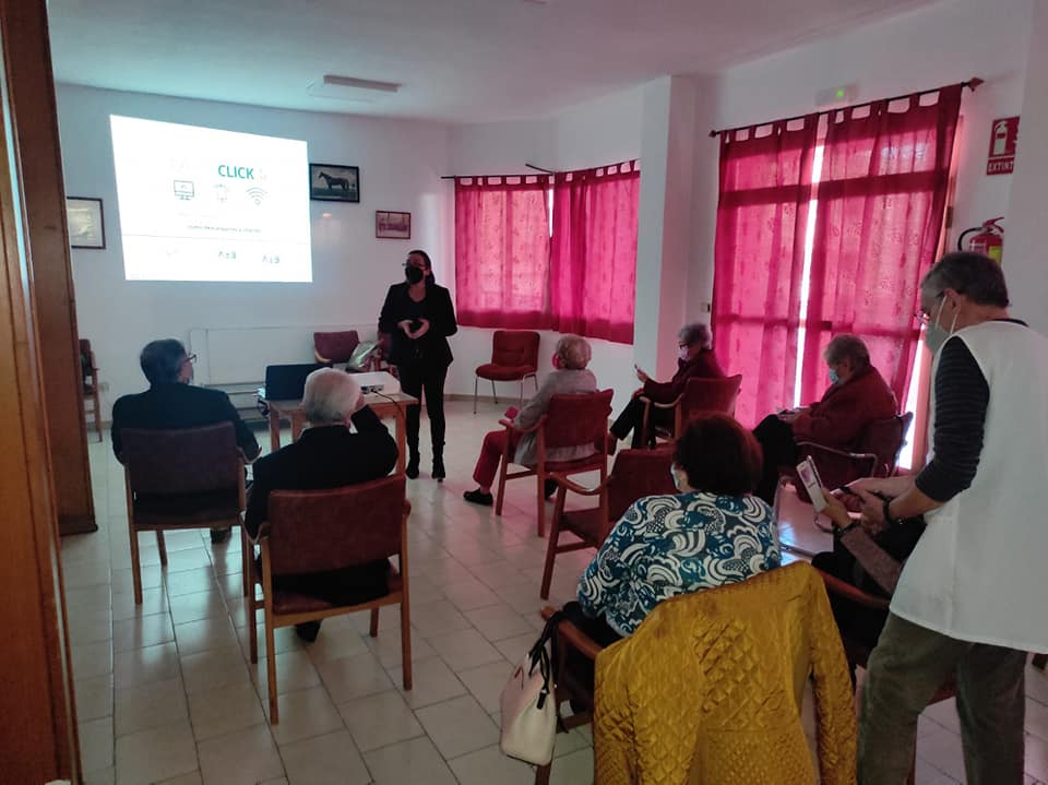 Inicia un curso de uso de dispositivos y aplicaciones móviles dirigido a mayores