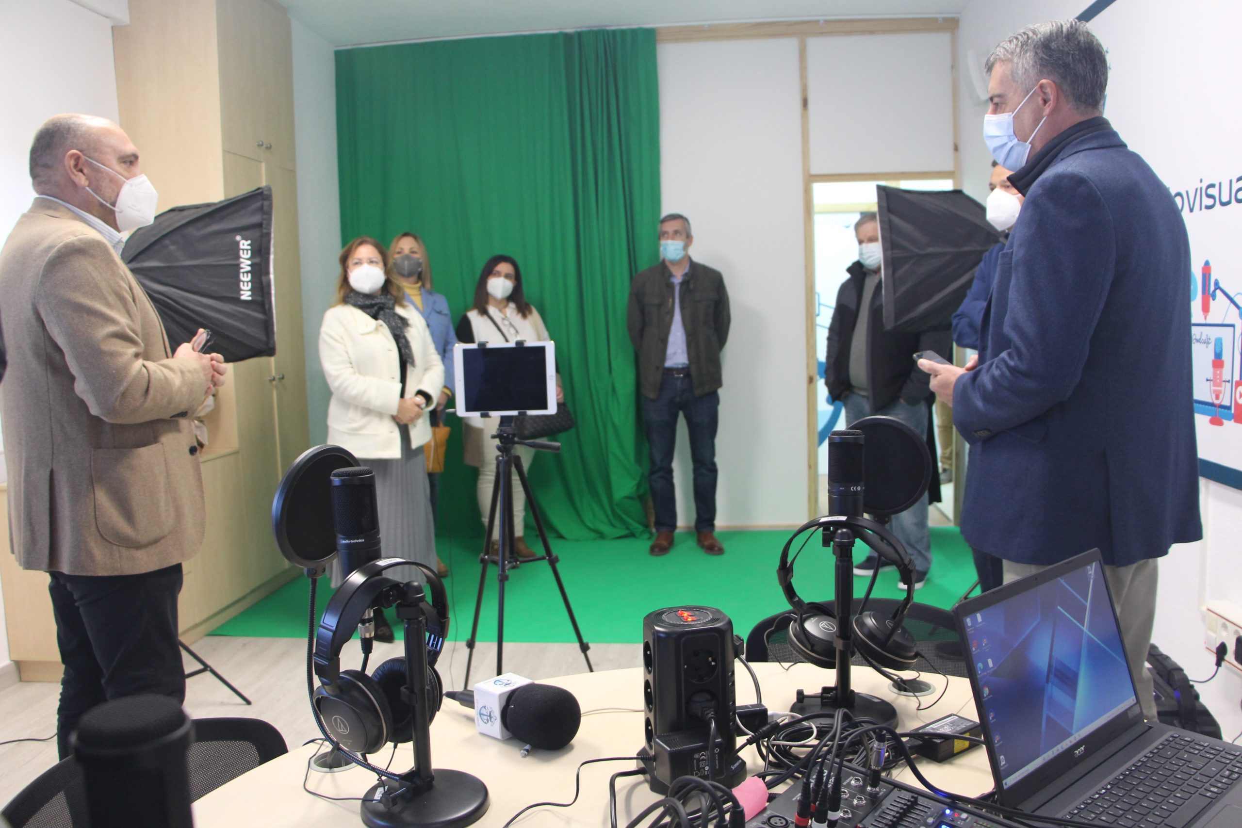 Los alumnos del CEIP Los Pinos cuentan con un nuevo espacio audiovisual