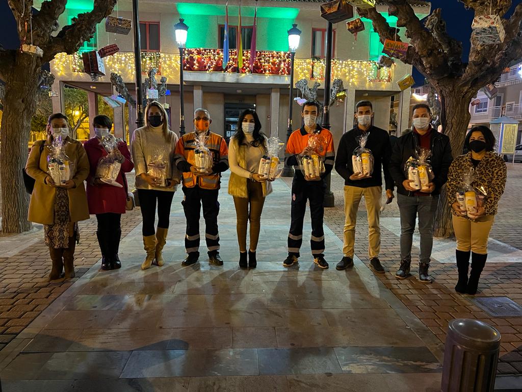 Los mayores de 85 años reciben un lote de productos higiénicos por Navidad