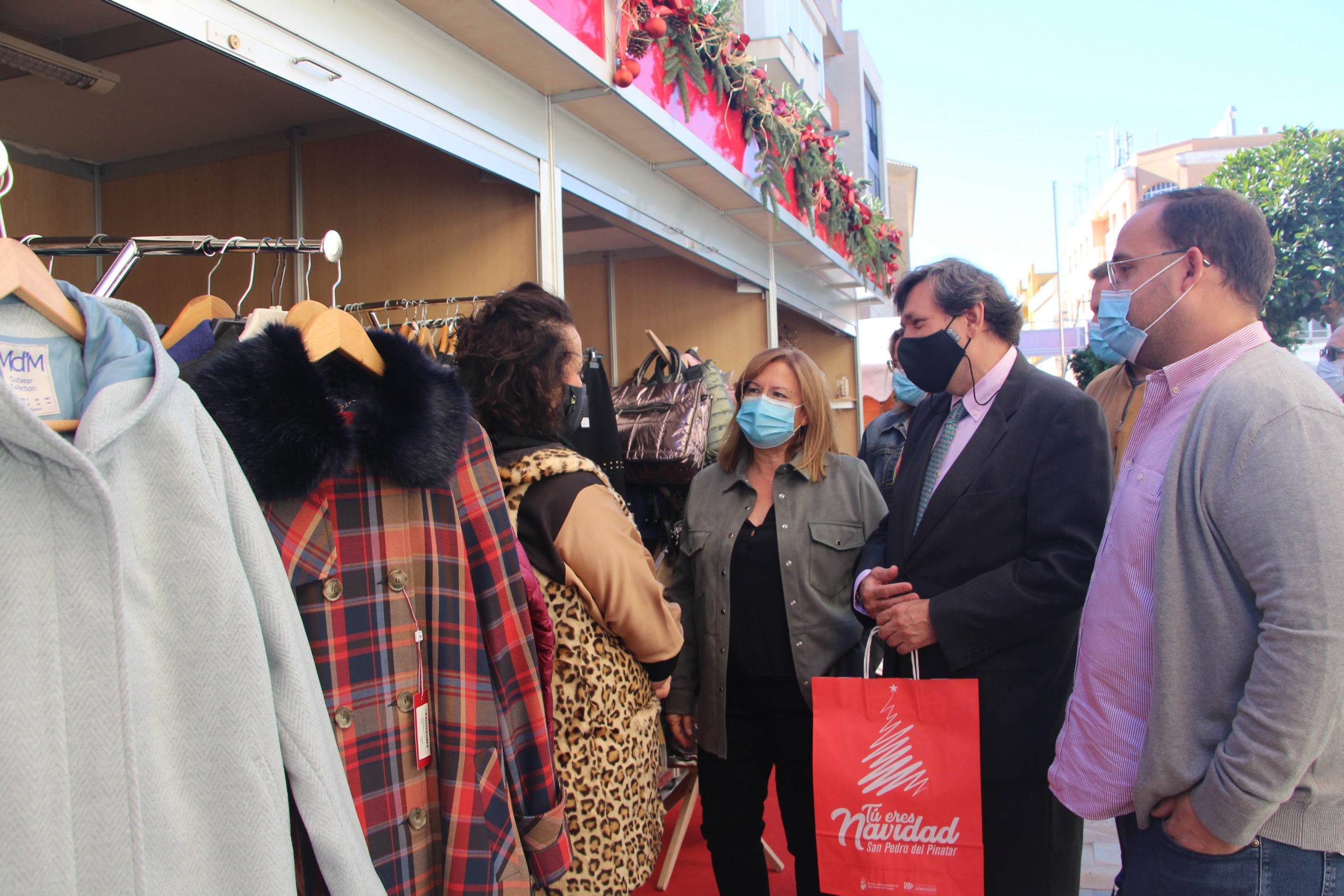 Se inaugura la Feria del Comercio pinantarense con 20 casetas para realizar las compras navideñas