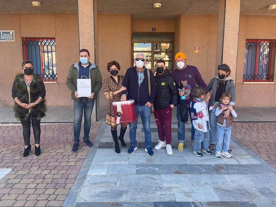La concejalía de Festejos entrega los premios a los ganadores del «II Concurso Navideño de Fachadas y Balcones»