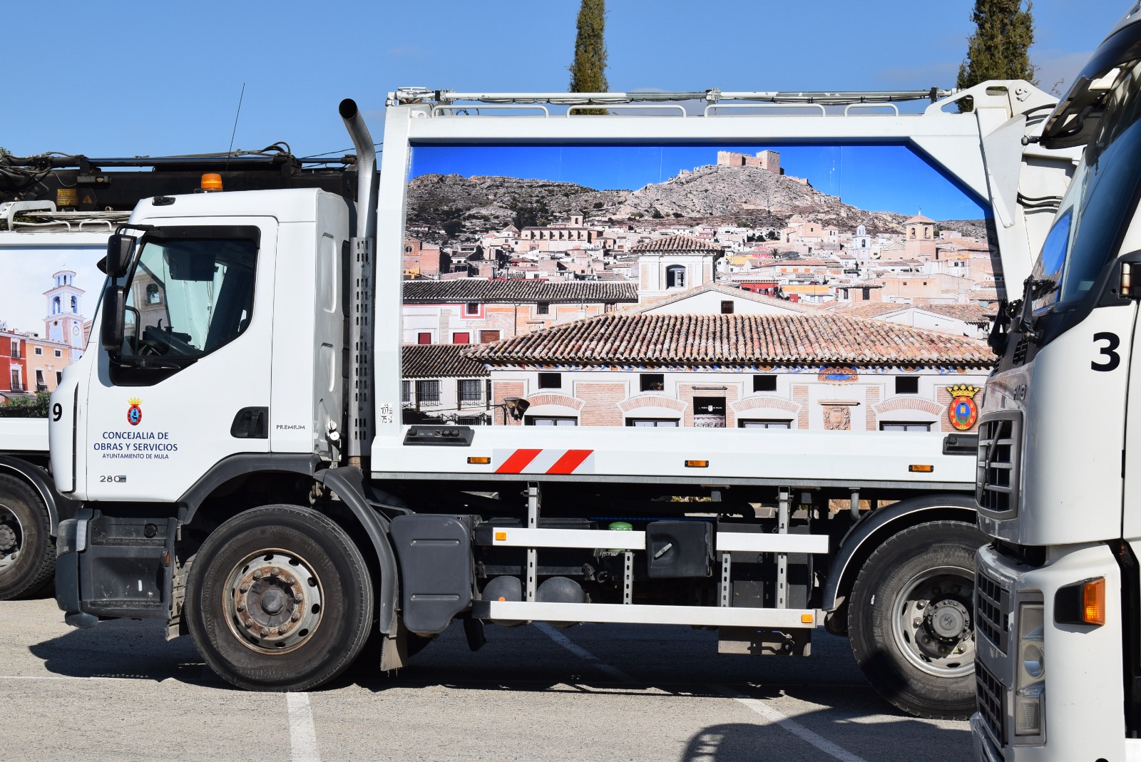 SERVICIOS | Los vehículos del Servicio Municipal de Limpieza del Ayuntamiento de Mula, lucirán imágenes de los espacios, lugares y monumentos más emblemáticos y significativos de Mula.