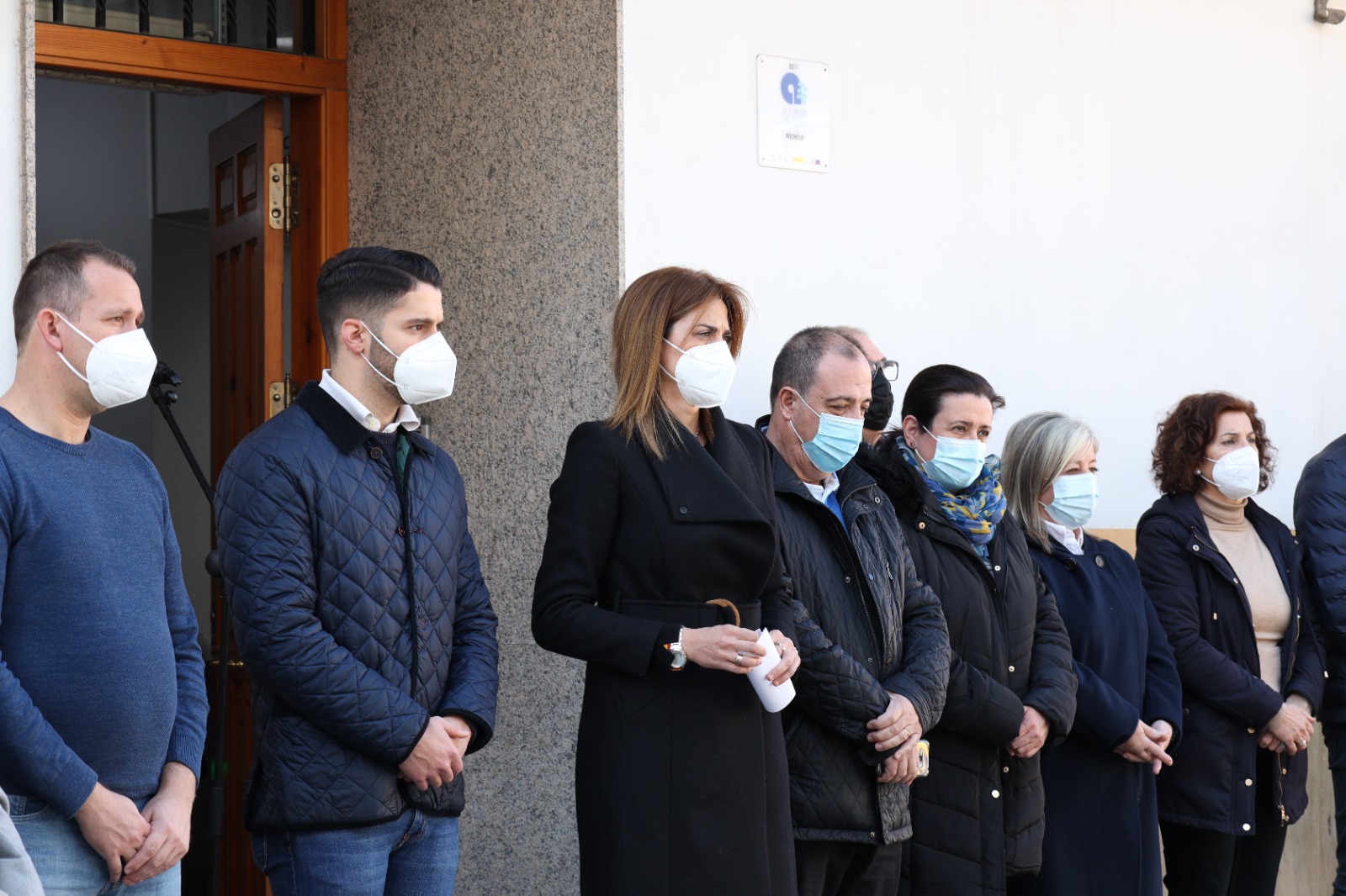 Ayuntamiento de Archena - Concentración en la puerta del Ayuntamiento para protestar por el crimen ocurrido ayer en Totana de una joven a manos de su ex novio