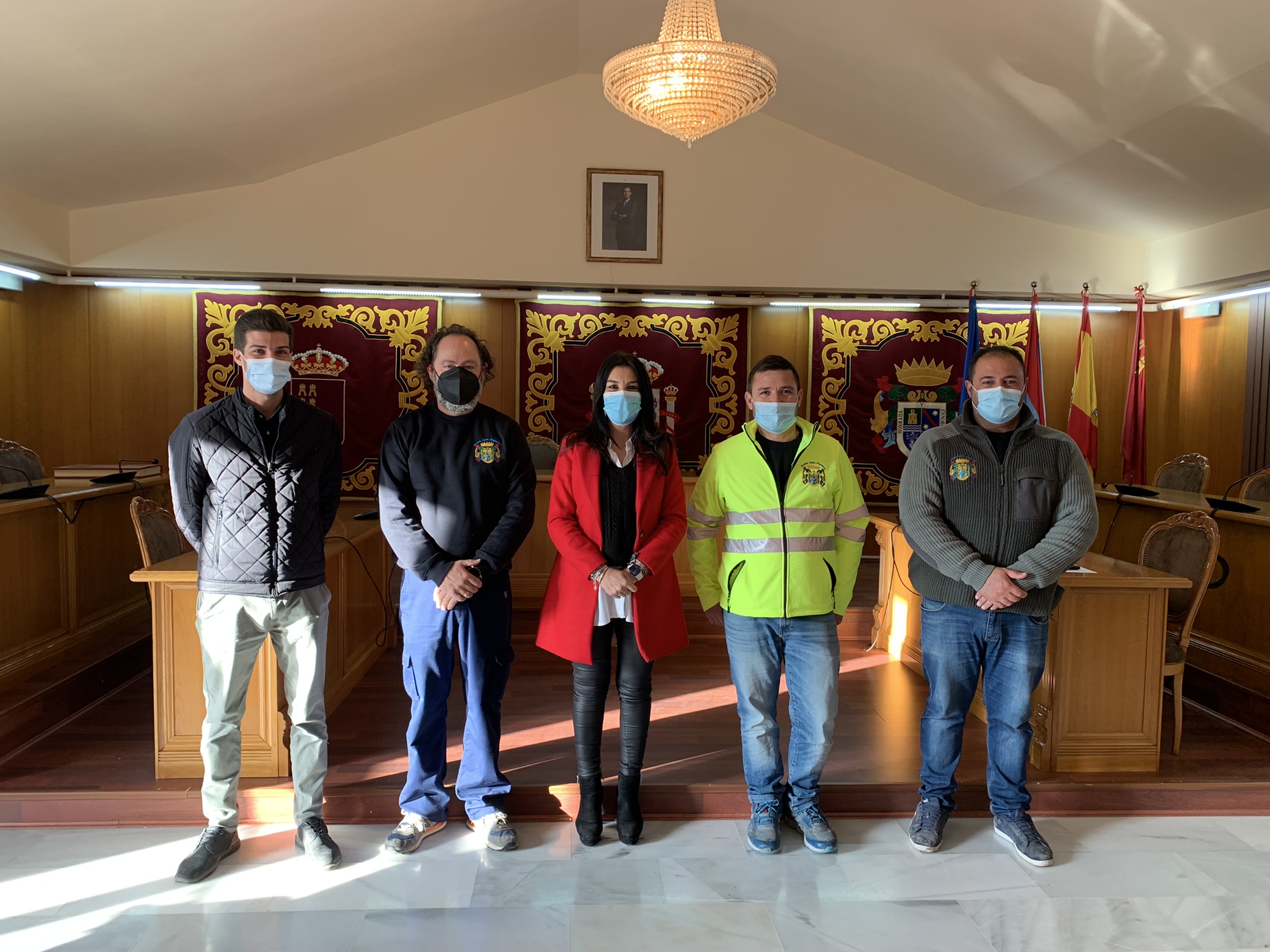Dos nuevos trabajadores de la brigada de Obras y Servicios toman posesión como funcionarios de carrera
