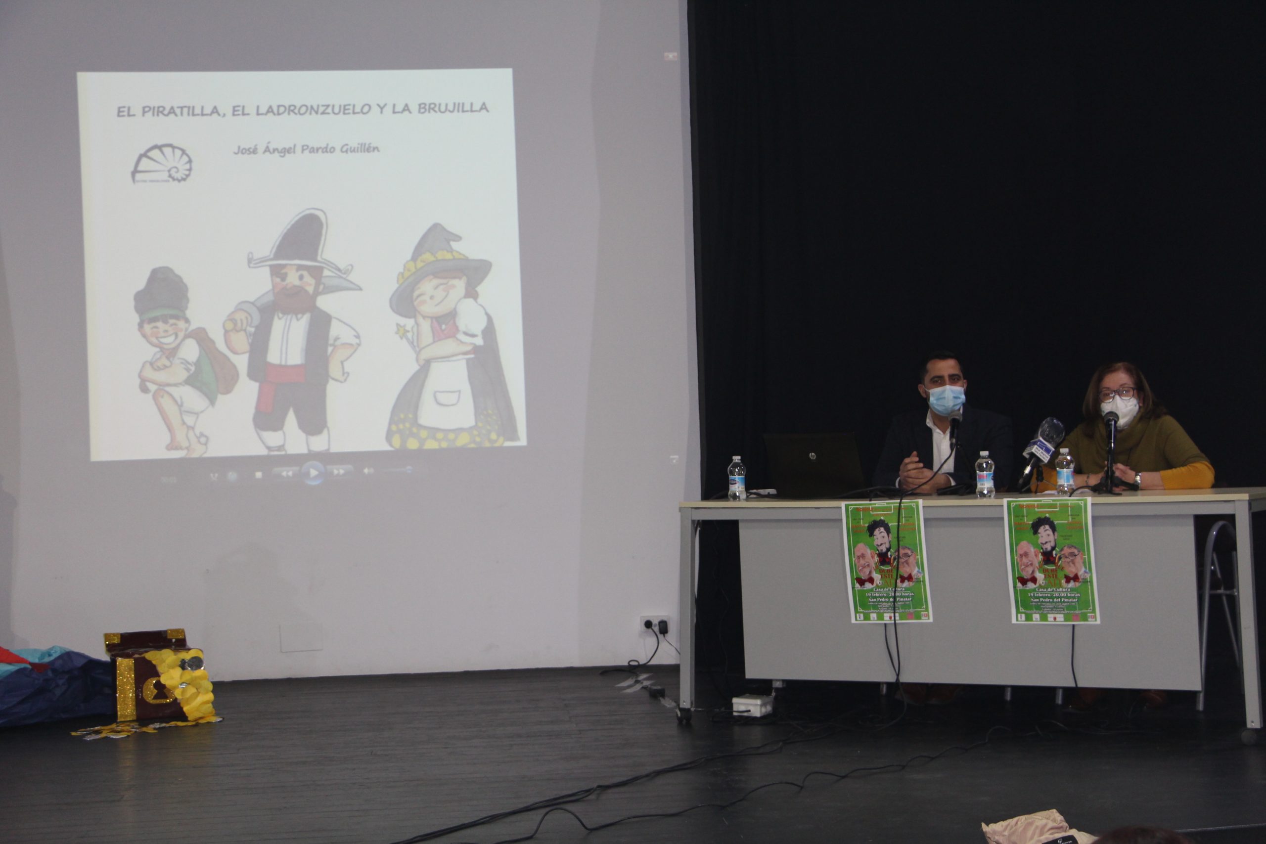 “El piratilla, el ladronzuelo y la brujilla” conquistan a los pequeños pinatarenses