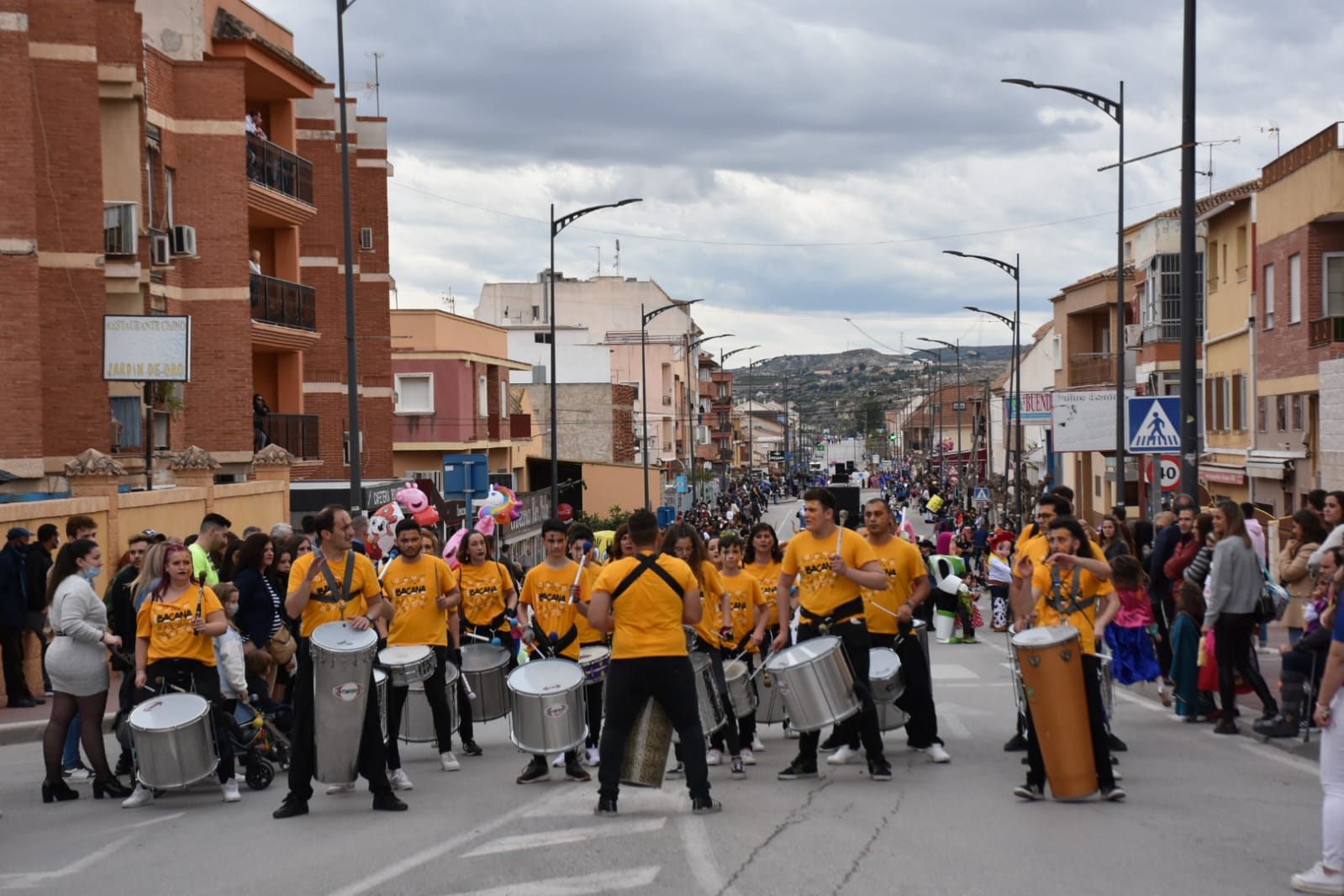 Ayuntamiento de Archena - Los vecinos de Archena celebran la vuelta a la presencialidad del Carnaval de Piñata tras dos años de parón por la pandemia