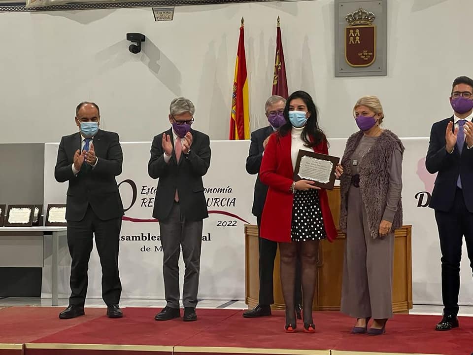 La Asamblea Regional homenajea a las 39 alcaldesas de la democracia en la Región de Murcia