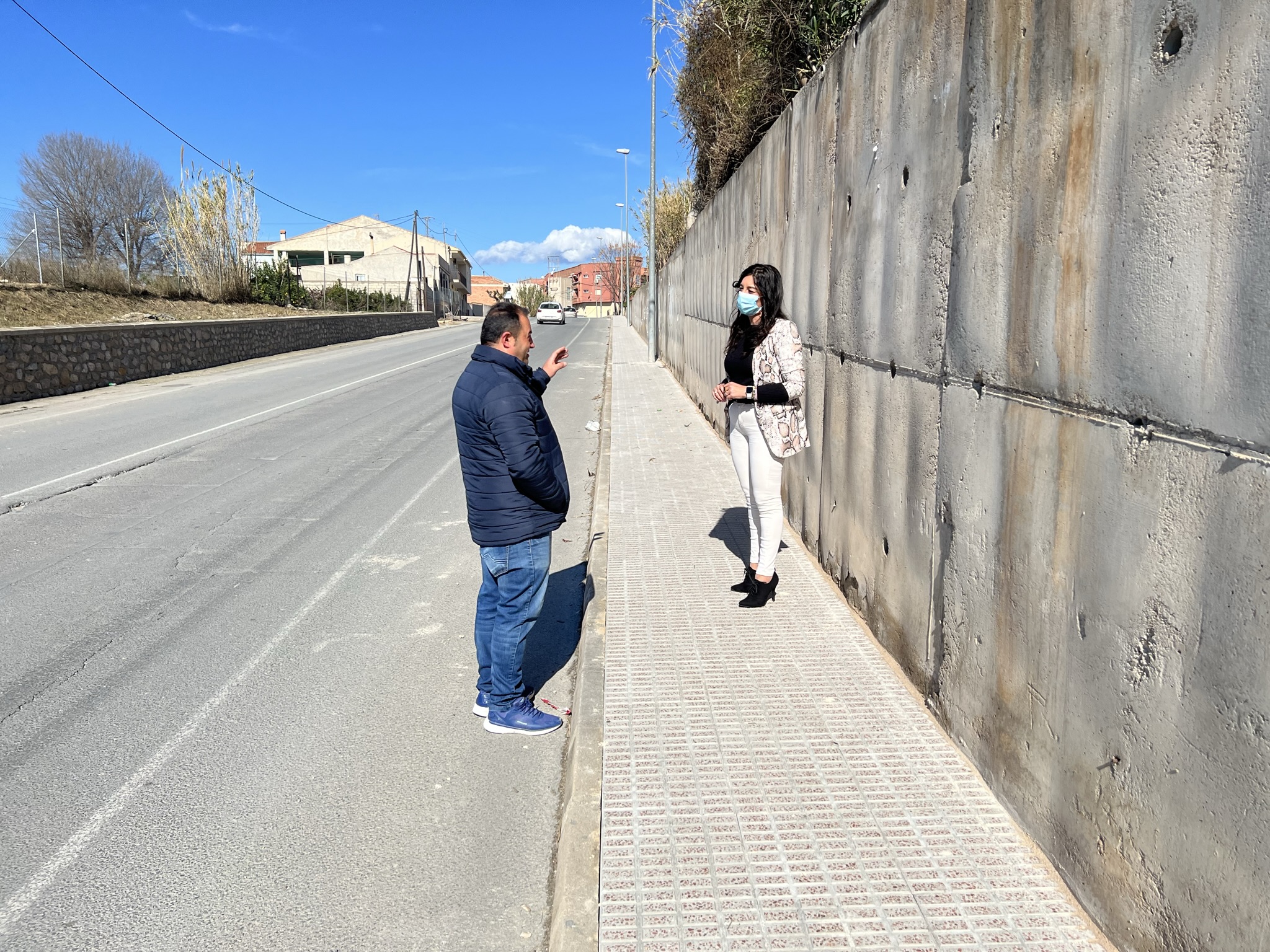 La Concejalía de Obras y Servicios acomete la acera en la Carretera de Alcantarilla