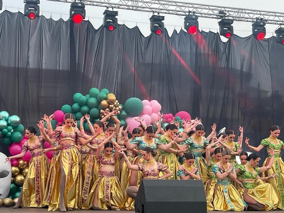 La Plaza Adolfo Suárez se llena para celebrar el Carnaval 2022