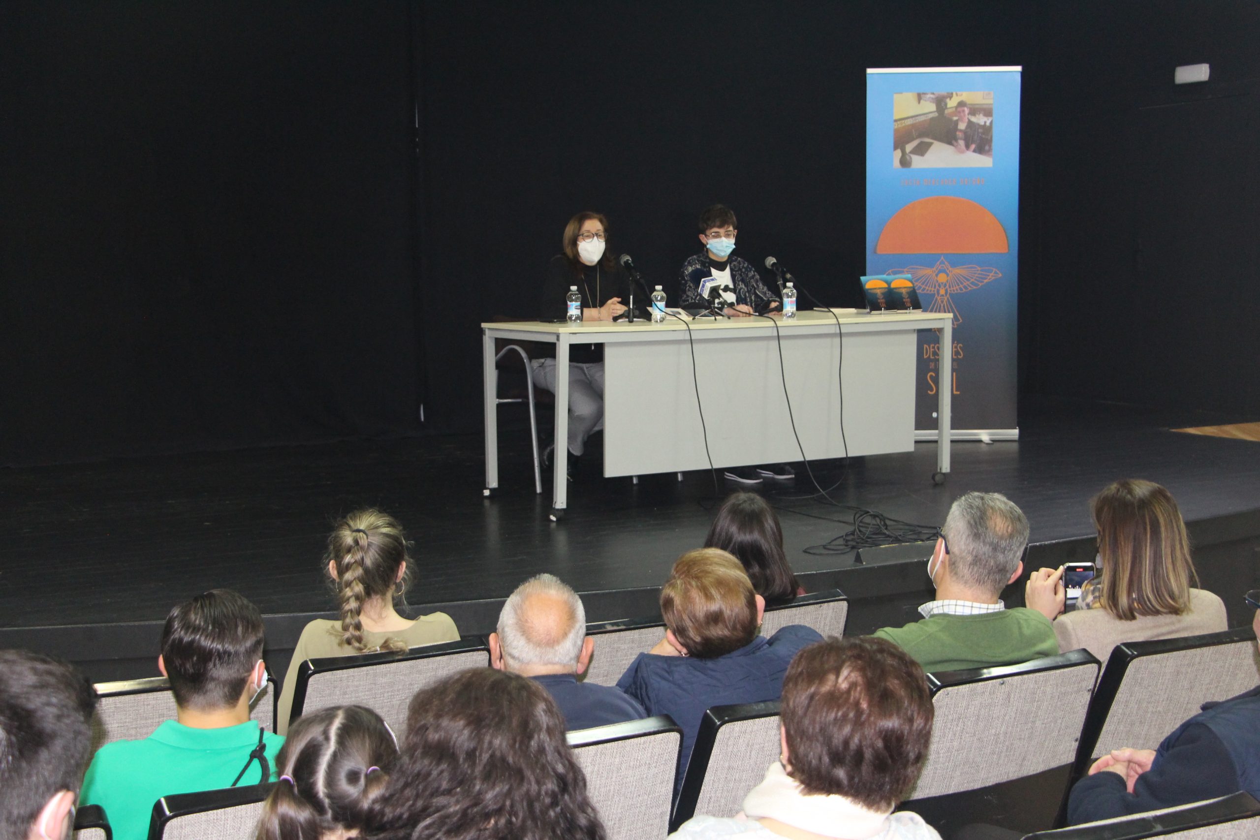 La joven Lucía Mercader Ortuño presenta su poemario “Después de ti sale el sol”