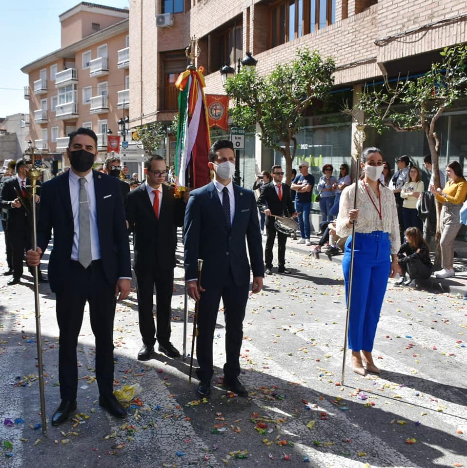 Ayuntamiento de Archena - La procesión del Resucitado, el cortejo más festivo y alegre que inundó de caramelos el Encuentro Glorioso