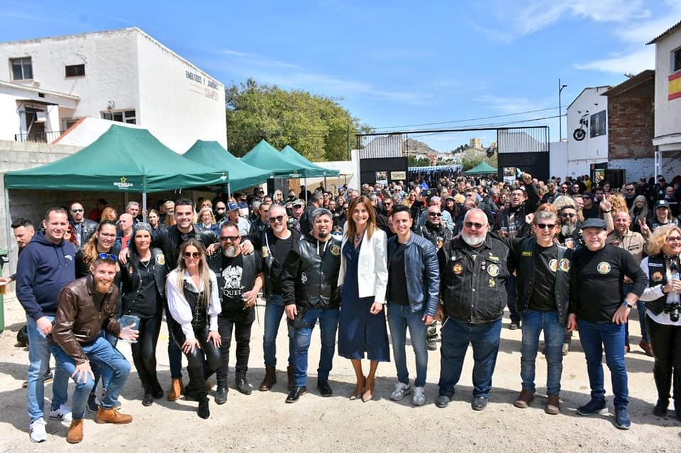 Ayuntamiento de Archena - Más de 1.000 moteros y 3.000 personas se han dado cita en el Primer Almuerzo Motero de la peña motera archenera local ‘Abejorro Negro’