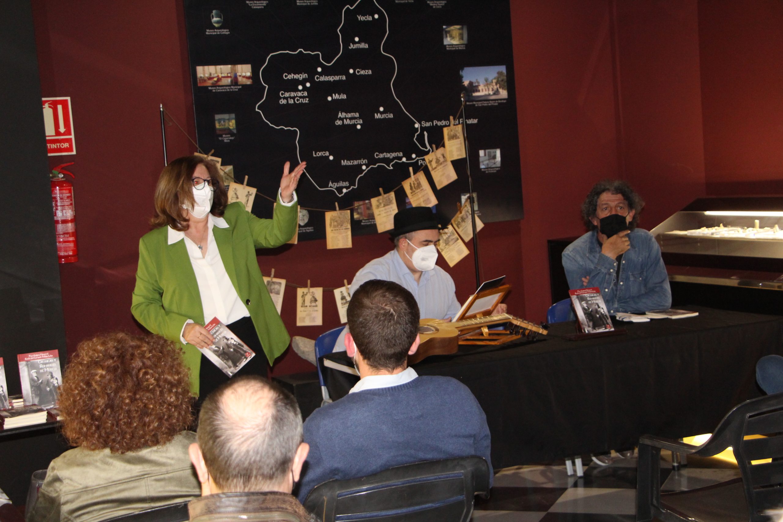 Paco López Mengual y Emilio del Carmelo Tomás rinden homenaje a la tradición oral en “Crónicas y Romances de Murcia”