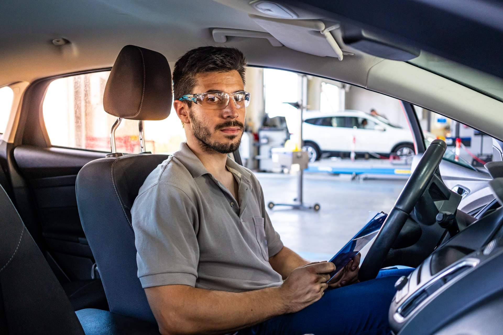 Aspectos esenciales a tener en cuenta antes de pasar la ITV de coches, furgonetas y vehículos industriales de ocasión