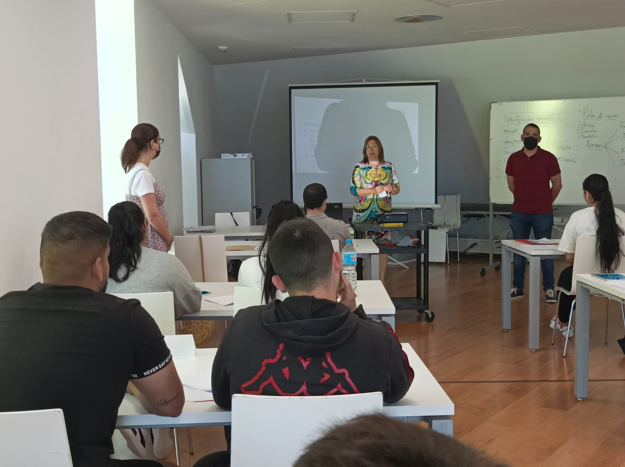 15 jóvenes pinatarenses participan en un programa mixto de empleo y formación en administración