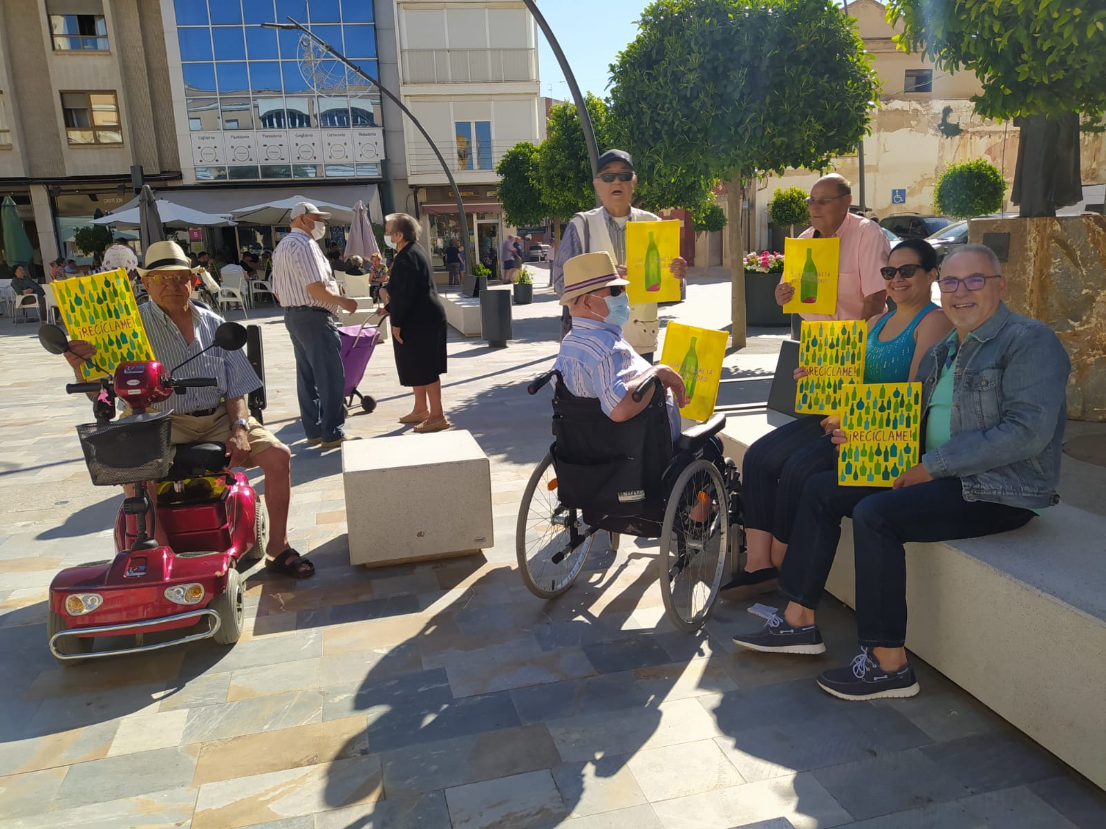Educadores ambientales informan sobre la importancia del reciclaje en la campaña “Reto Mapamundi”