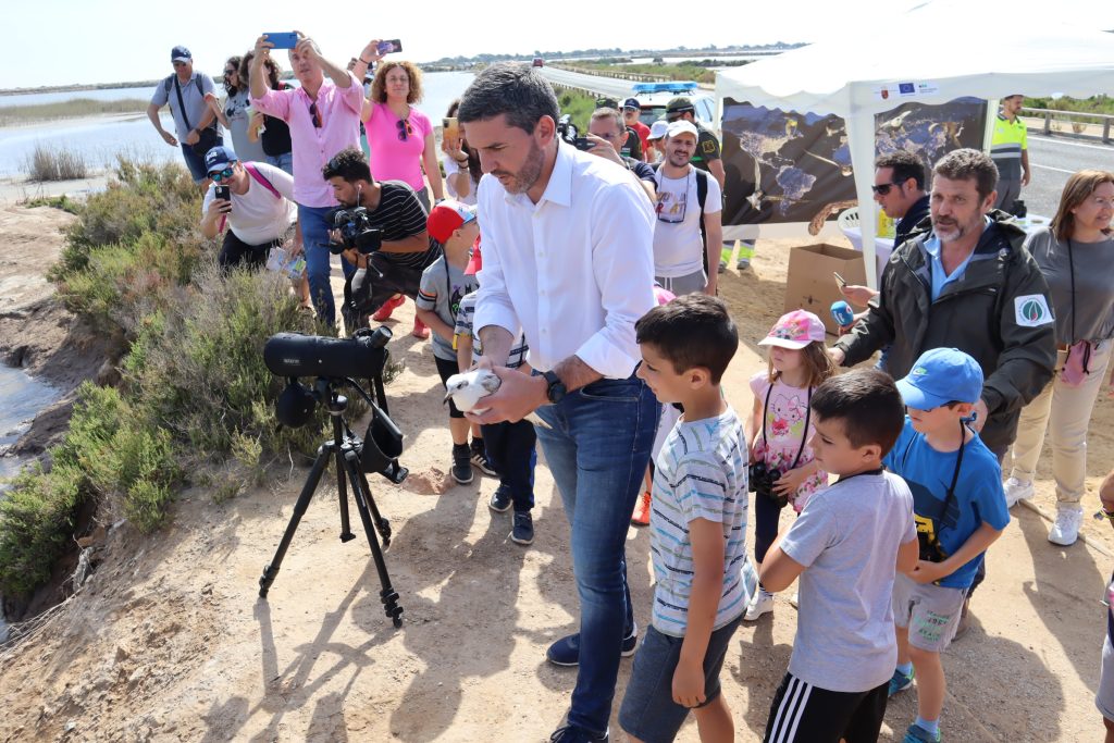 La Comunidad conmemora el Día Mundial de las Aves Migratorias con una ruta guiada por el Parque Regional