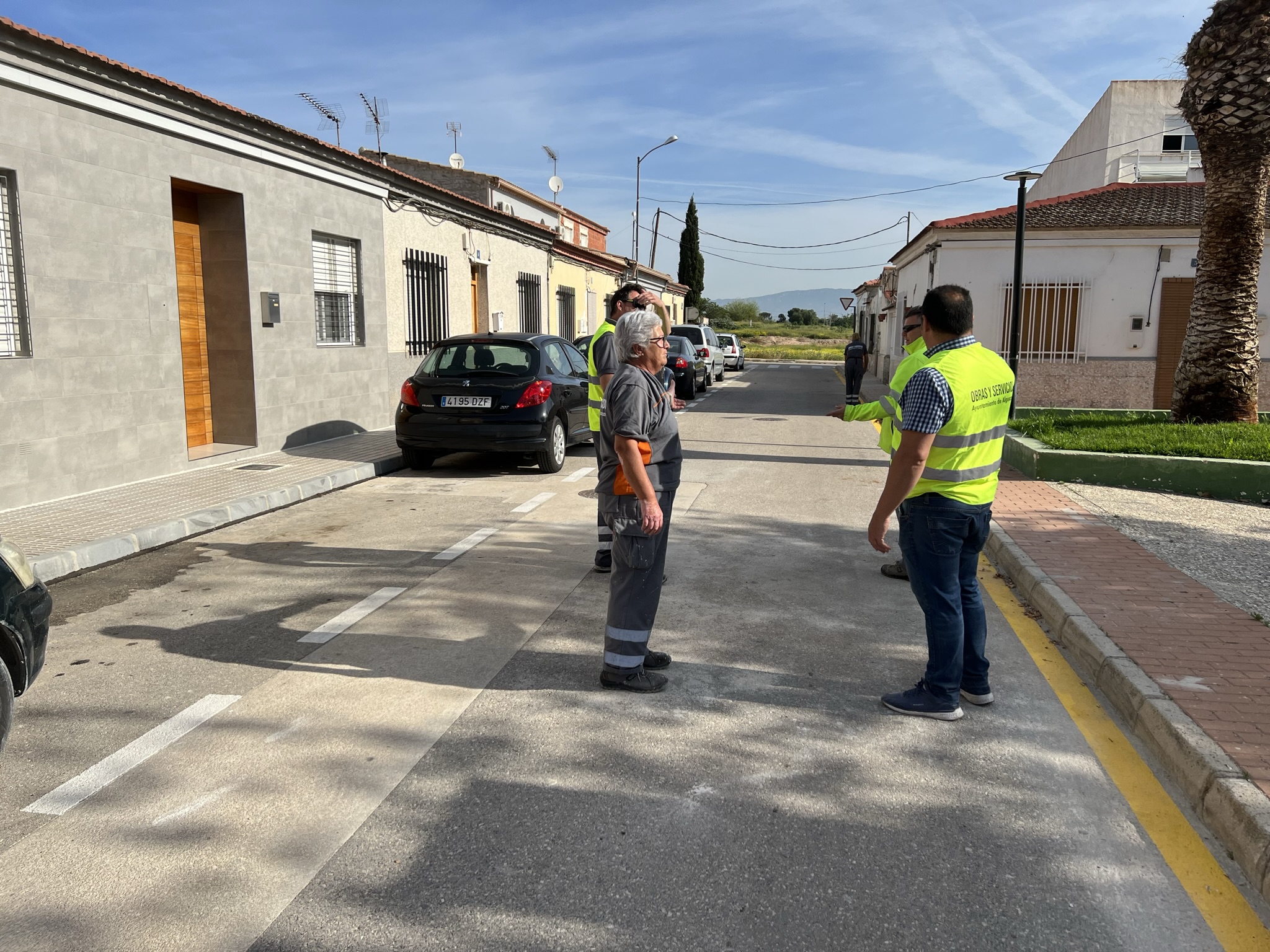 La Concejalía de Obras y Servicios construye una nueva acera en la calle Fuensanta