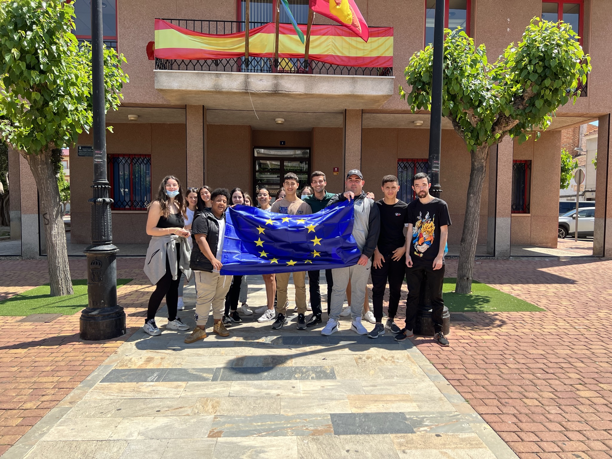 Los jóvenes de Alguazas celebran el Día de Europa en un encuentro regional en San Javier