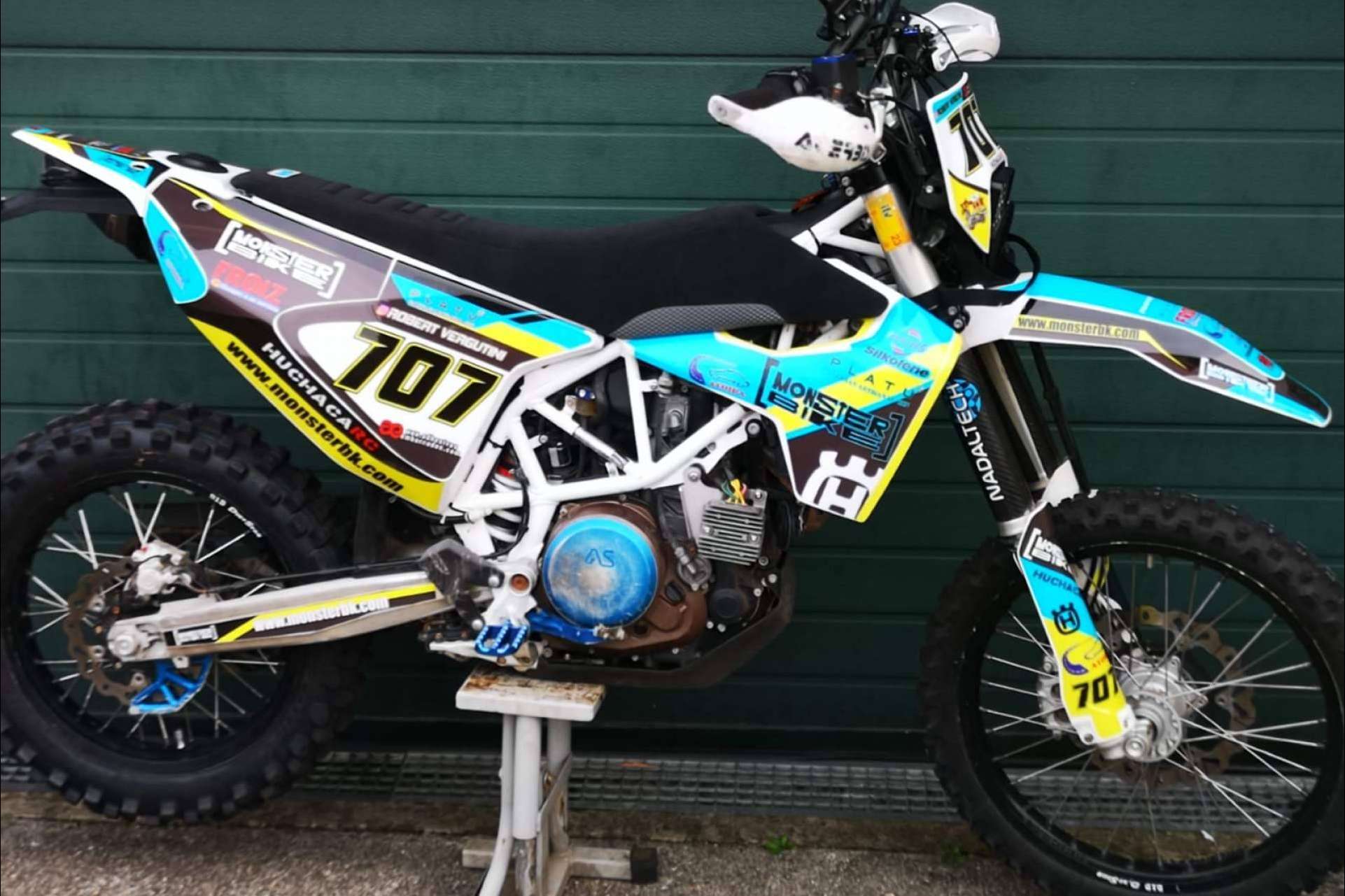 Personalizar la moto a través de adhesivos Husqvarna